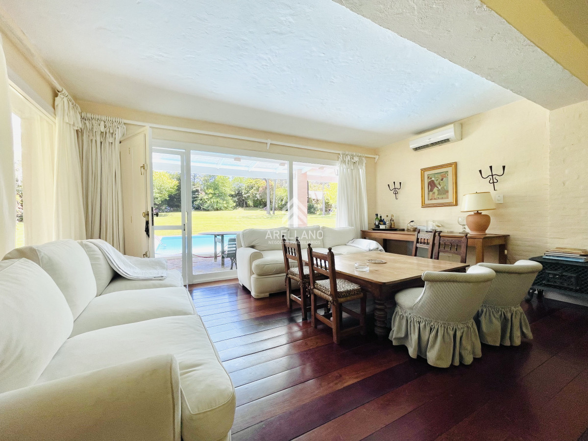 Casa ID.4021 - Alquiler temporada Casa de 4 Dormitorios en Playa Brava, Punta del Este