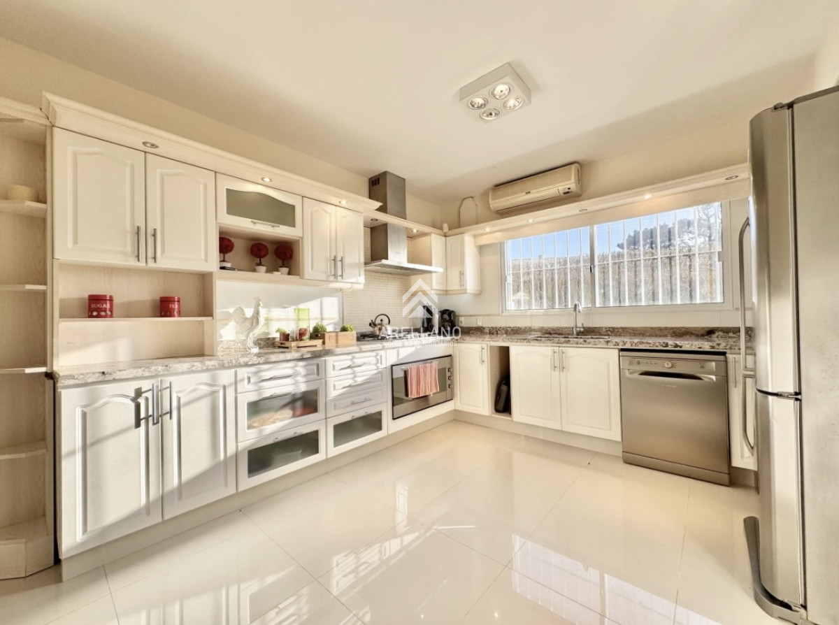 Casa ID.4987 - Moderna Casa de 4 Dormitorios en Playa Mansa a 150 metros del Mar