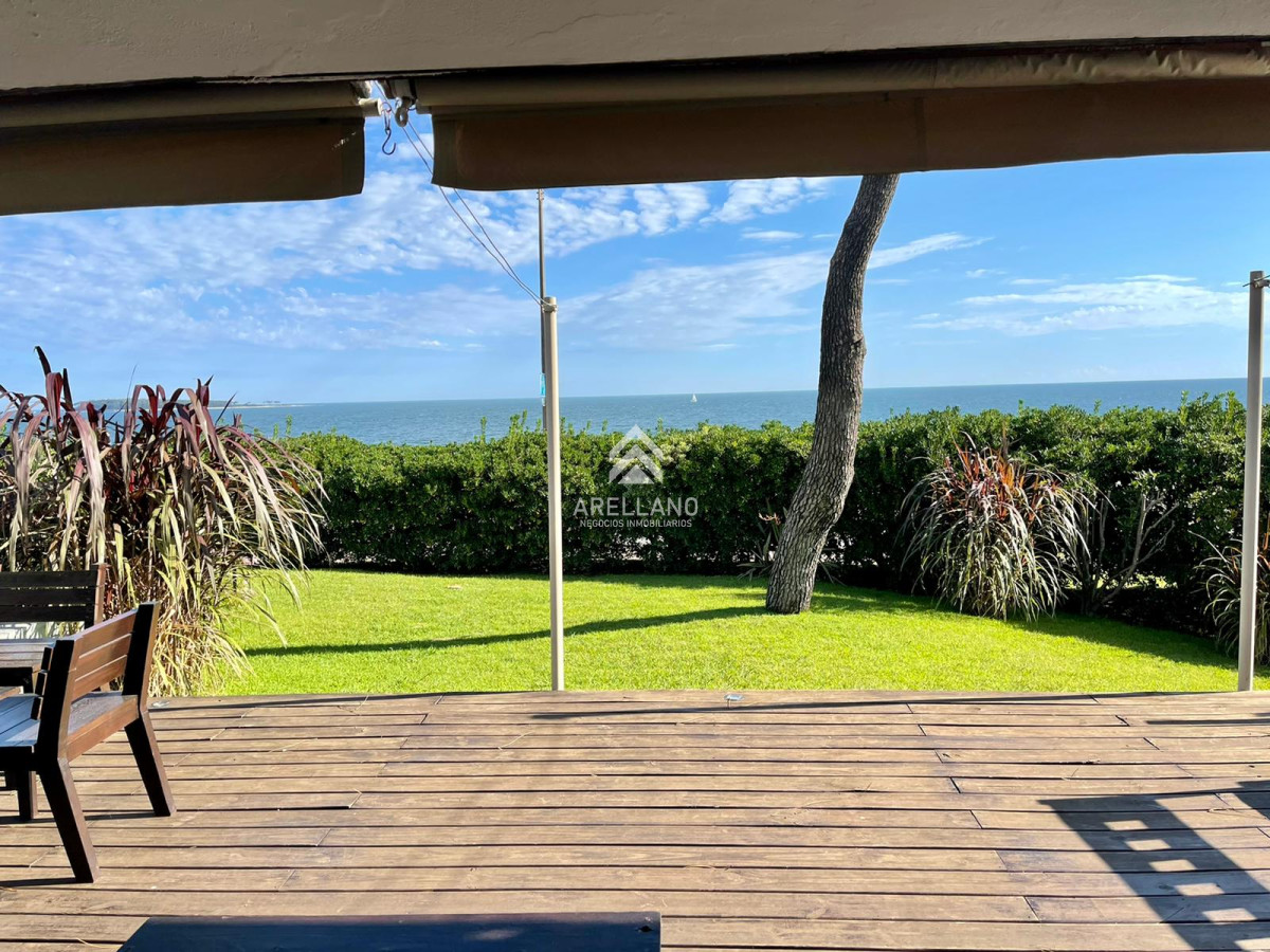 Casa ID.4585 - Espectacular Casa de 4 Dormitorios Frente a Playa Mansa - Punta del Este