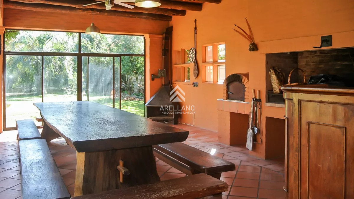 Casa ID.5467 - Excelente Casa de 5 Dormitorios, Piscina y Barbacoa en Barrio Privado, Punta del Este