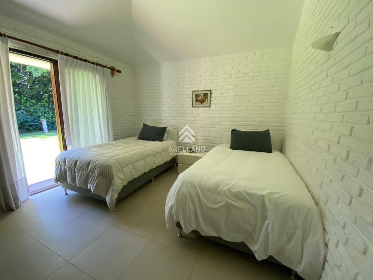 Casa ID.3878 - Alquiler temporario casa de 3 dormitorios con piscina en Barrio Lugano a pasos de Punta Shopping, Punta del Este