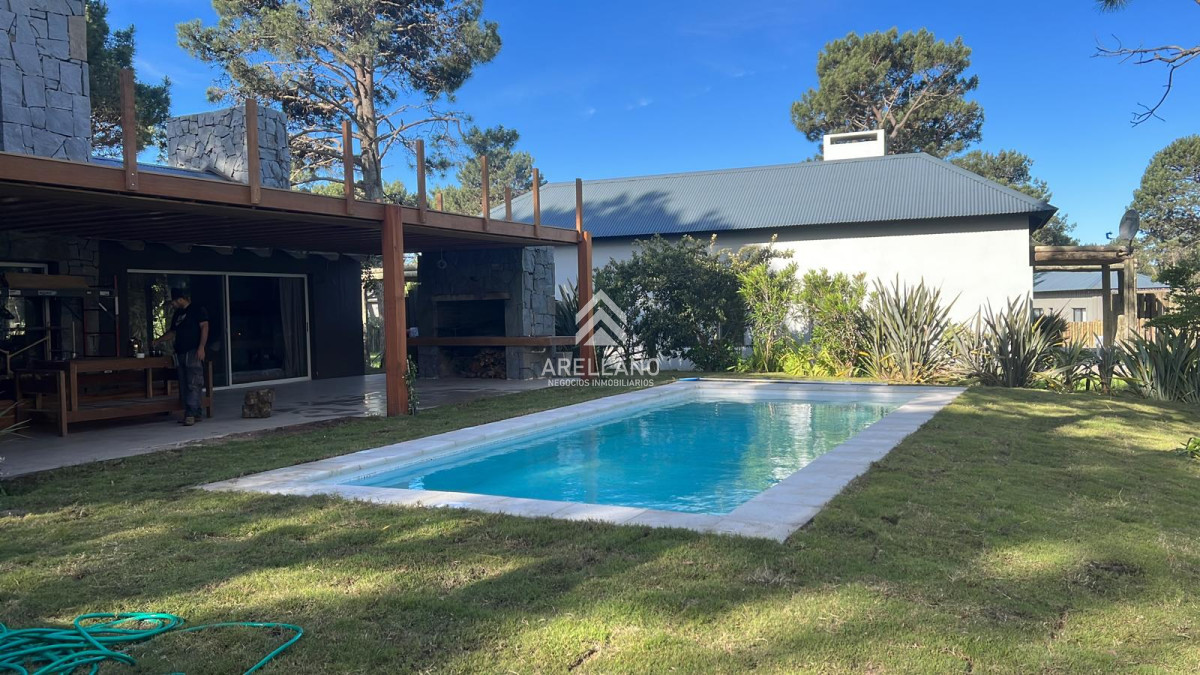 Casa ID.4266 - Excelente casa moderna de 4 Dormitorios más dependencia en barrio privado Pinar del Faro, José Ignacio 