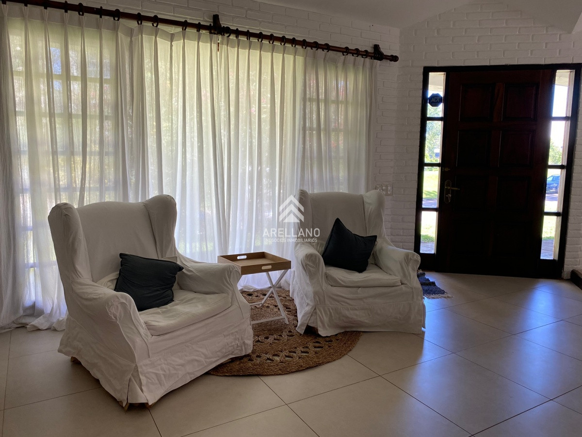 Casa ID.3878 - Alquiler temporario casa de 3 dormitorios con piscina en Barrio Lugano a pasos de Punta Shopping, Punta del Este