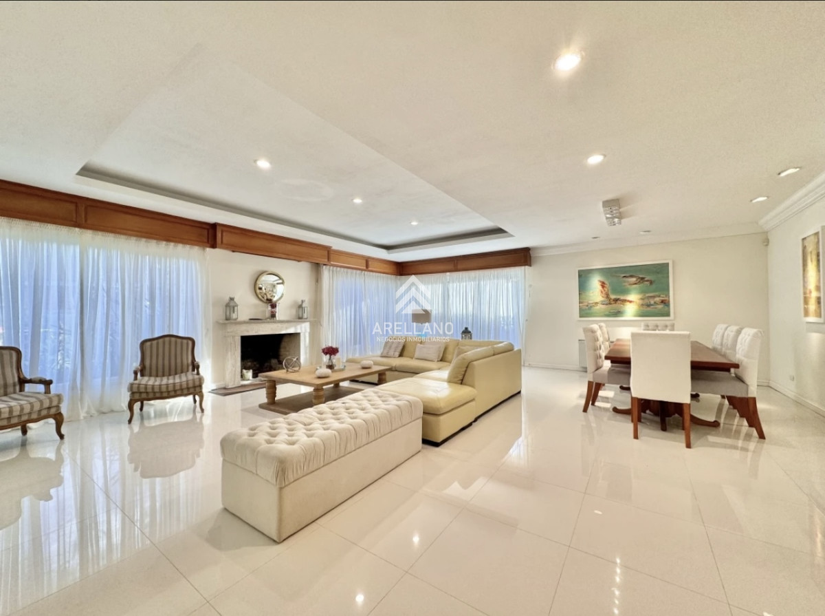 Casa ID.4987 - Moderna Casa de 4 Dormitorios en Playa Mansa a 150 metros del Mar