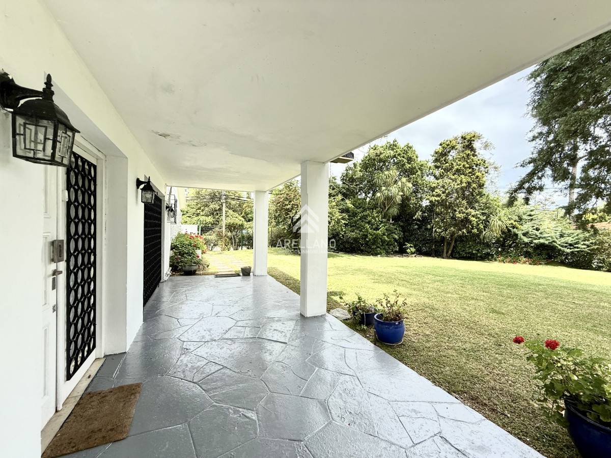 Casa ID.5680 - Alquiler temporal de casa de 3 dormitorios con gran parque en playa mansa, Punta del Este