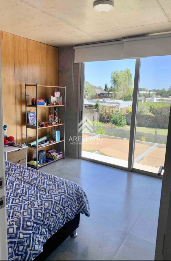 Casa ID.5385 - Alquiler de temporada Casa de 4 Dormitorios y Piscina Climatizada en Barrio Privado, Punta del Este