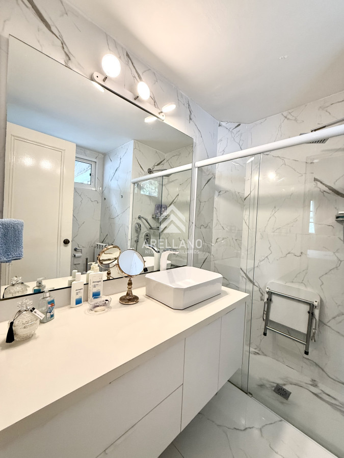 Casa ID.5680 - Alquiler temporal de casa de 3 dormitorios con gran parque en playa mansa, Punta del Este