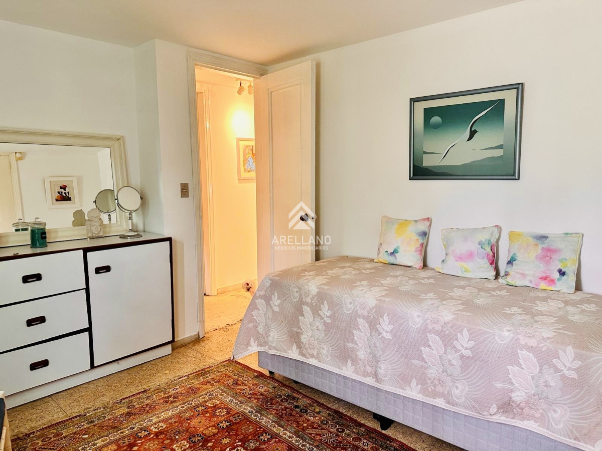 Casa ID.5680 - Alquiler temporal de casa de 3 dormitorios con gran parque en playa mansa, Punta del Este