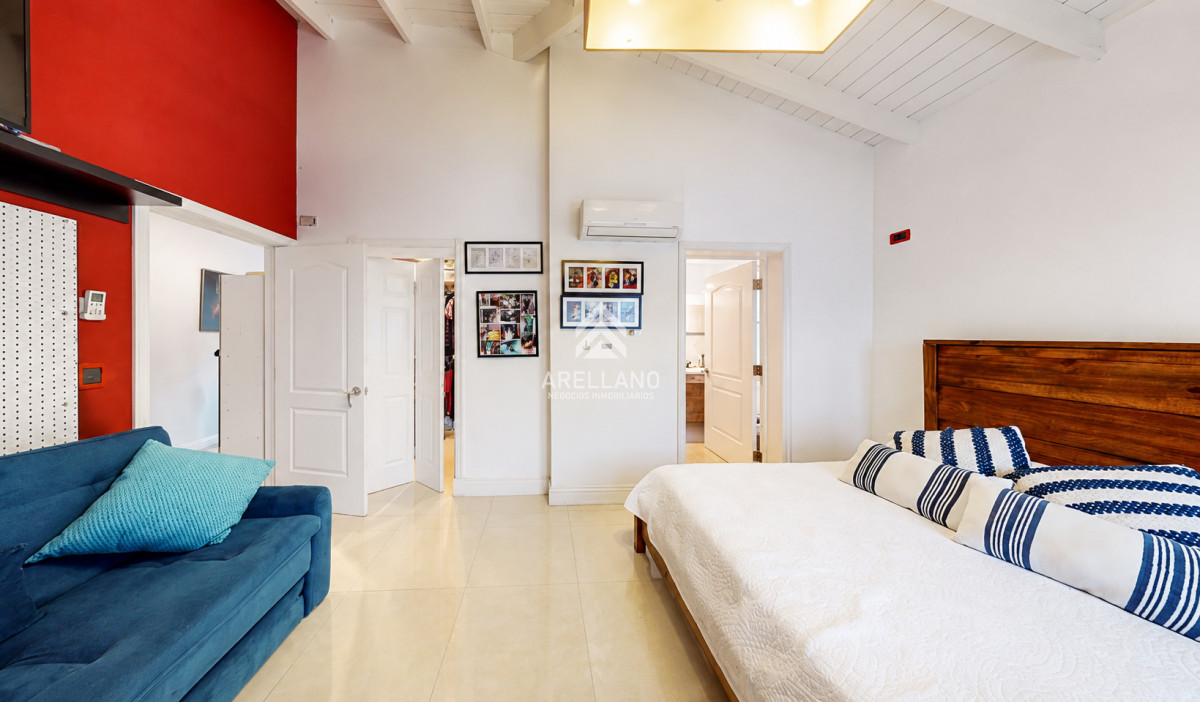 Casa ID.5377 - Venta Excelente Casa de 5 Dormitorios en Barrio Privado La Arbolada, Punta del Este