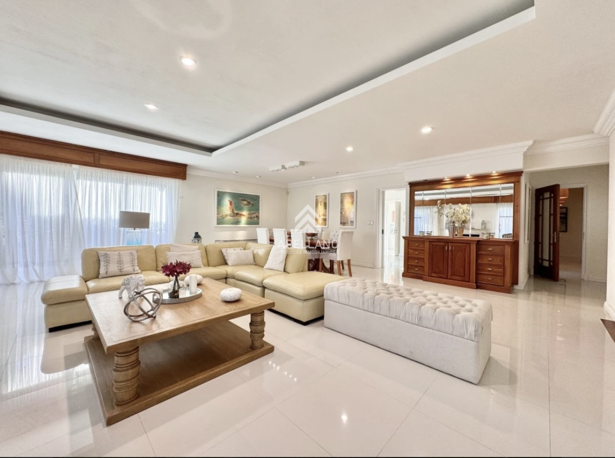 Casa ID.4987 - Moderna Casa de 4 Dormitorios en Playa Mansa a 150 metros del Mar