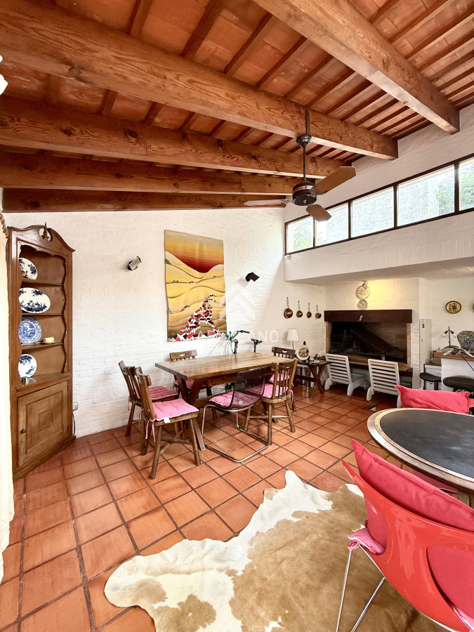 Casa ID.5680 - Alquiler temporal de casa de 3 dormitorios con gran parque en playa mansa, Punta del Este