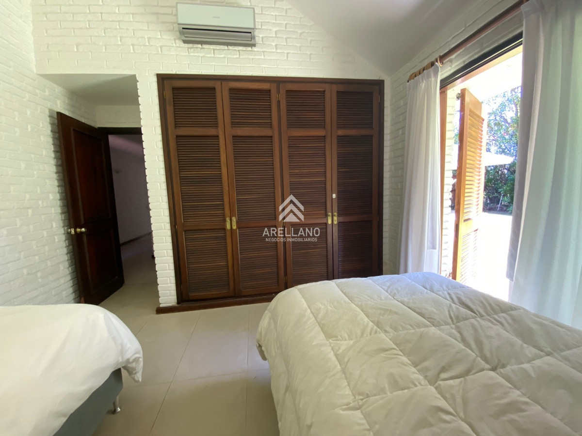 Casa ID.3878 - Alquiler temporario casa de 3 dormitorios con piscina en Barrio Lugano a pasos de Punta Shopping, Punta del Este
