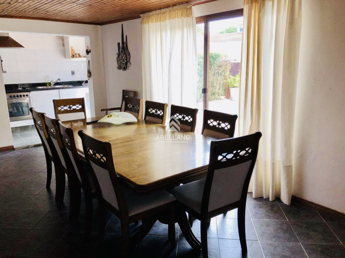Casa ID.5328 - Alquiler temporario de casa con 3 Dormitorios con piscina y barbacoa en Jardines de Córdoba, Punta del Este