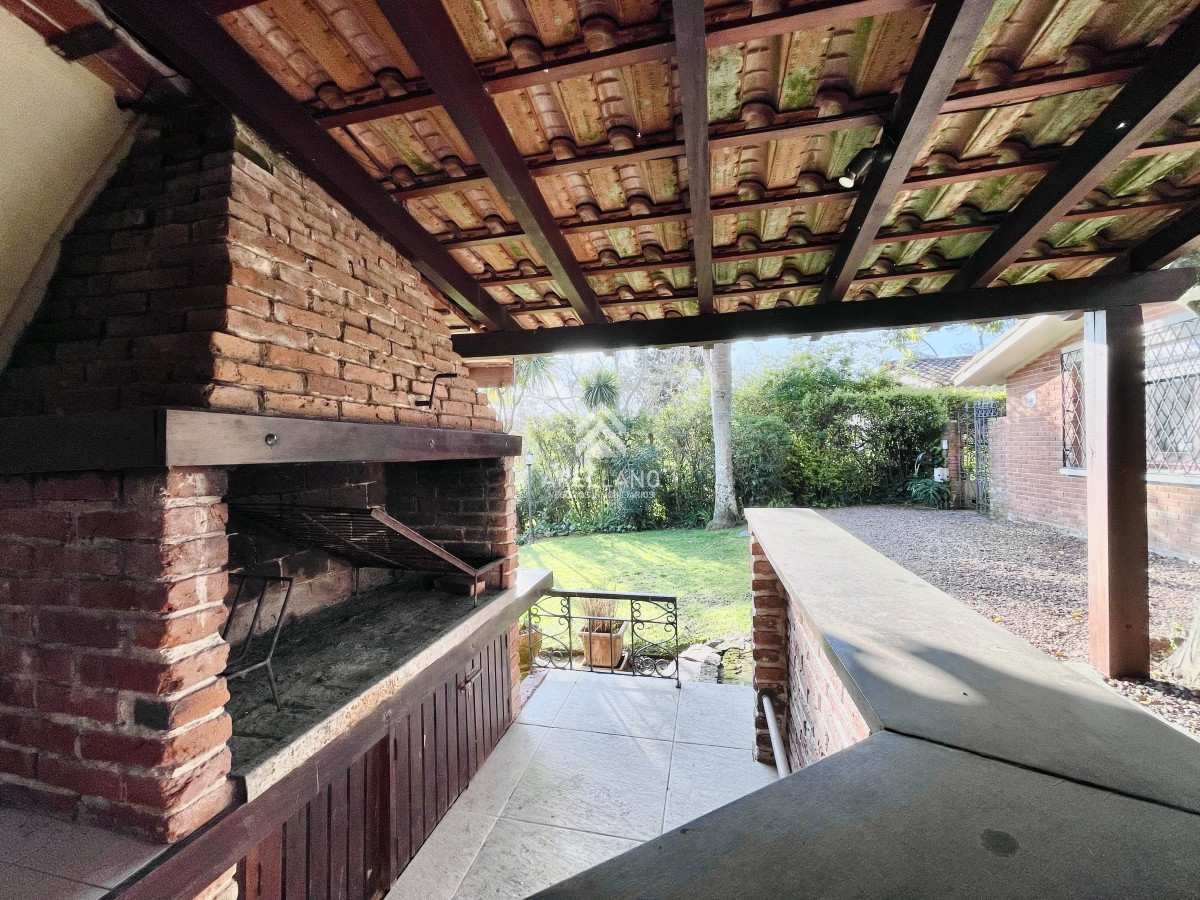 Casa ID.4992 - Casa de 3 Dormitorios, Piscina Climatizada y Parrillero en Playa Mansa, Punta del Este