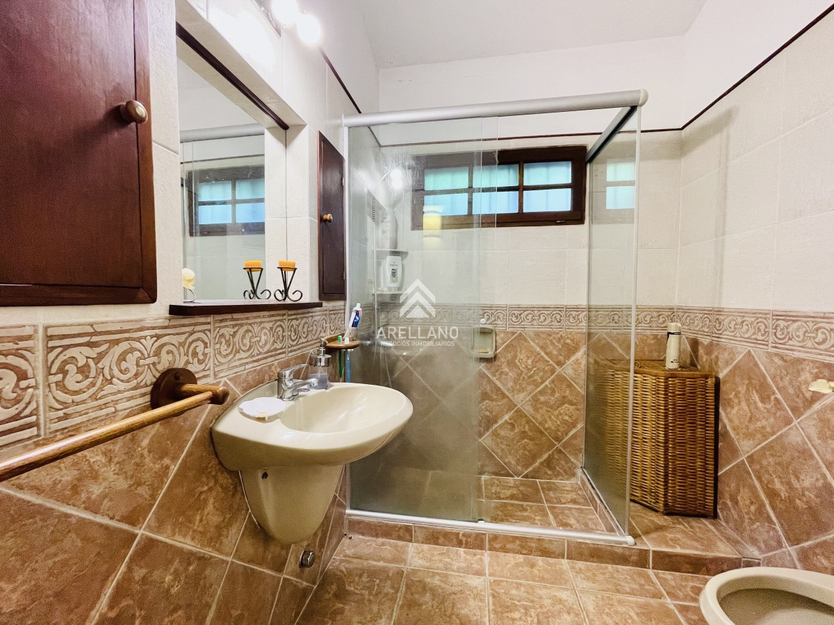 Casa ID.4992 - Casa de 3 Dormitorios, Piscina Climatizada y Parrillero en Playa Mansa, Punta del Este