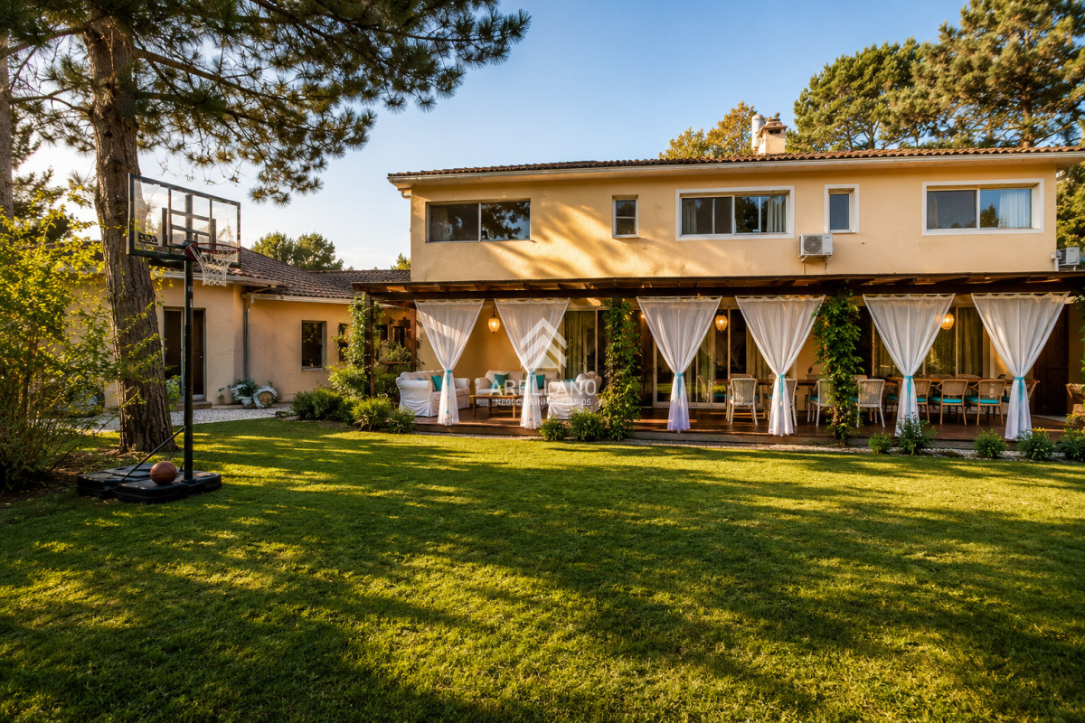 Casa ID.5377 - Venta Excelente Casa de 5 Dormitorios en Barrio Privado La Arbolada, Punta del Este