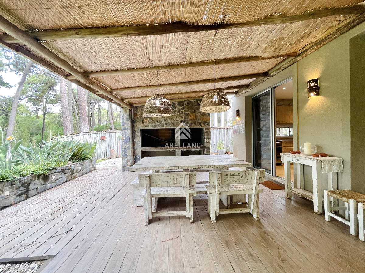 Casa ID.4267 - Venta y alquiler de maravillosa casa de 4 dormitorios en barrio privado, Playa Brava, Punta del Este