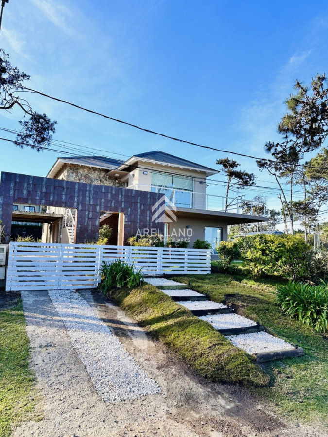 Casa ID.4581 - Excelente Casa de 6 Dormitorios y Piscina en Montoya, La Barra