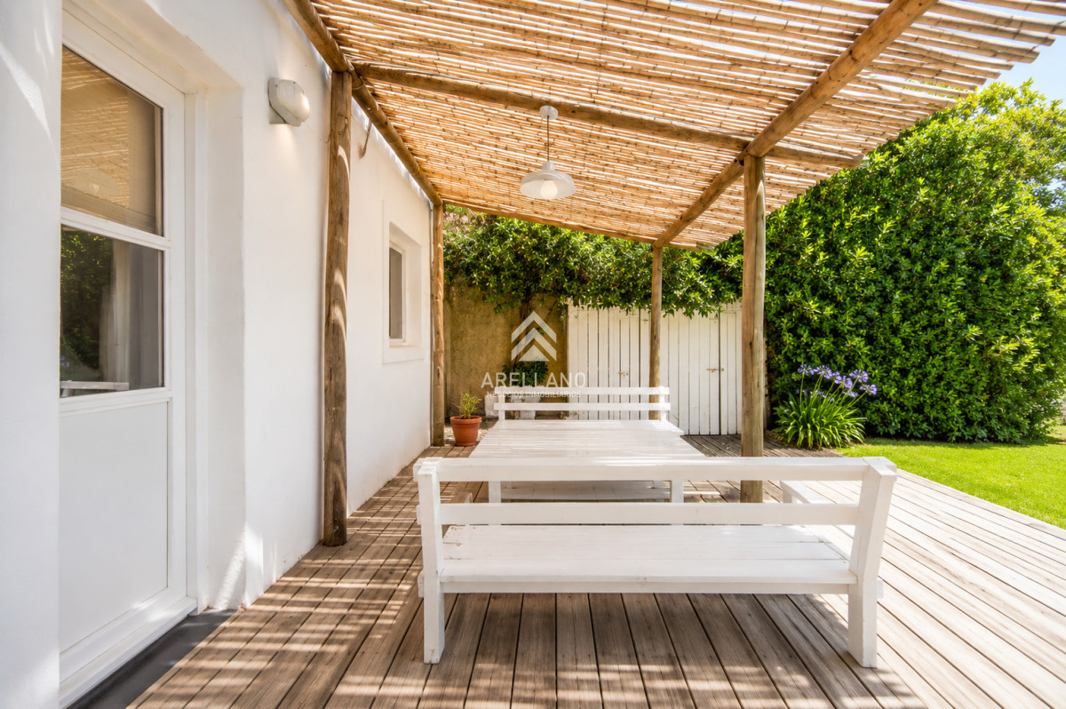 Casa ID.4582 - Excelente Casa de 4 Dormitorios con Piscina y Parrillero en Montoya, La Barra
