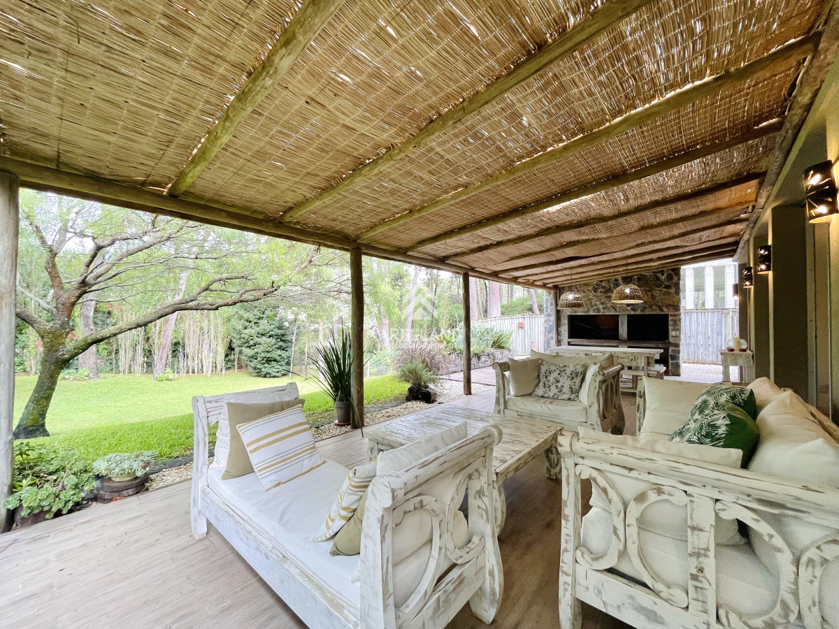 Casa ID.4267 - Venta y alquiler de maravillosa casa de 4 dormitorios en barrio privado, Playa Brava, Punta del Este