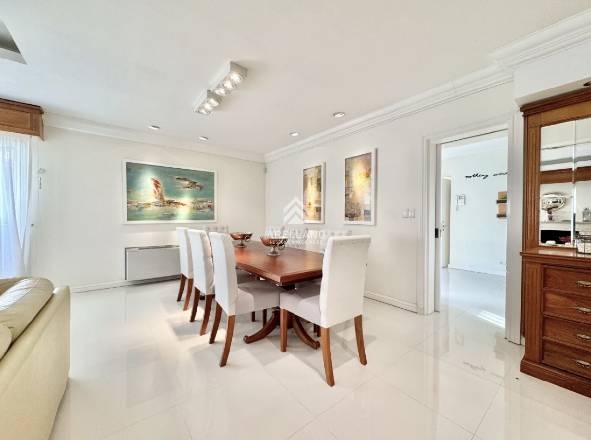 Casa ID.4987 - Moderna Casa de 4 Dormitorios en Playa Mansa a 150 metros del Mar