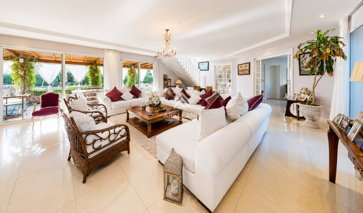 Casa ID.5377 - Venta Excelente Casa de 5 Dormitorios en Barrio Privado La Arbolada, Punta del Este