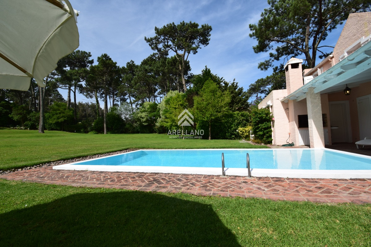 Casa ID.4021 - Alquiler temporada Casa de 4 Dormitorios en Playa Brava, Punta del Este