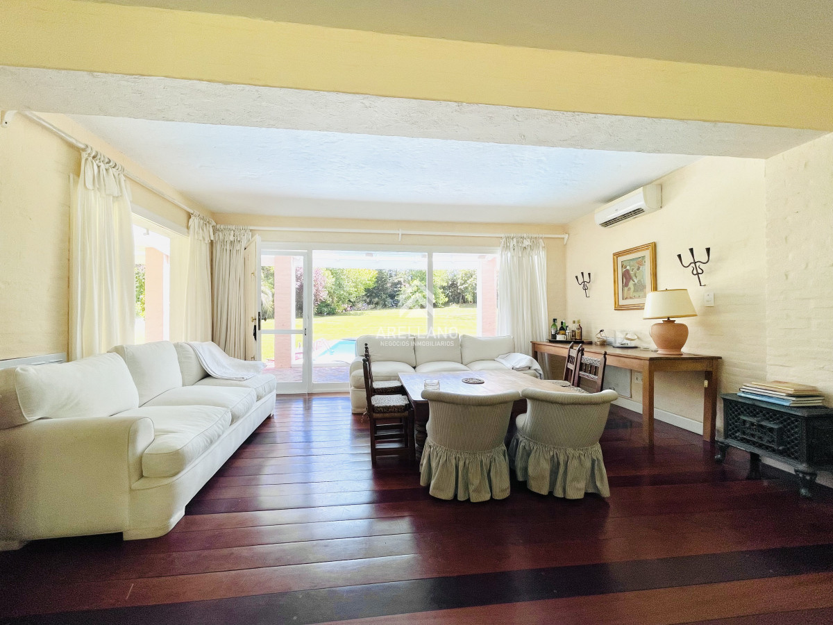 Casa ID.4021 - Alquiler temporada Casa de 4 Dormitorios en Playa Brava, Punta del Este