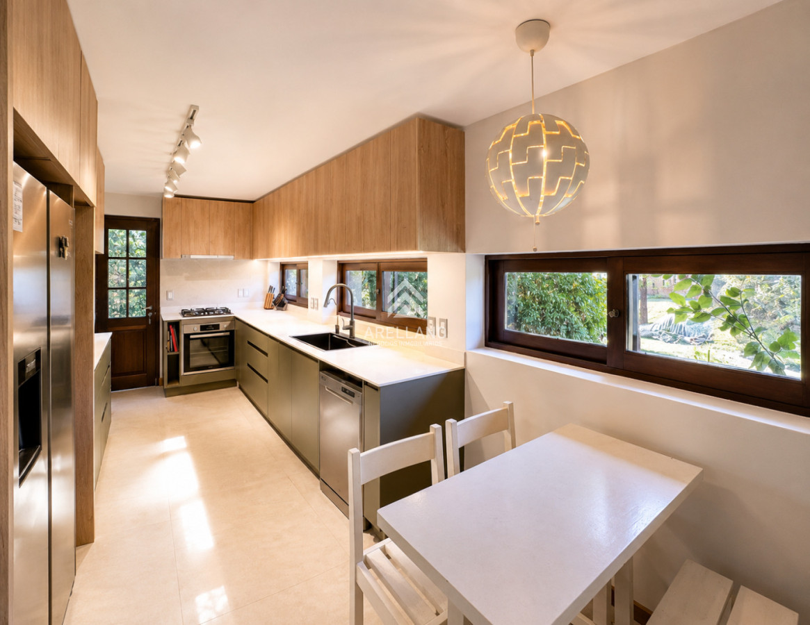 Casa ID.1298 - 5 Dormitorios y Piscina en Punta del Este - Lugano