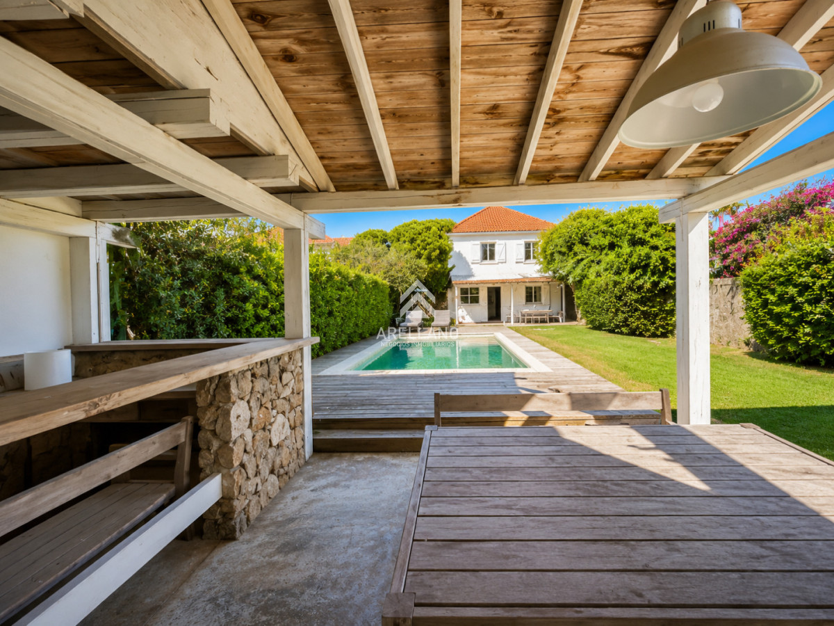 Casa ID.4582 - Excelente Casa de 4 Dormitorios con Piscina y Parrillero en Montoya, La Barra