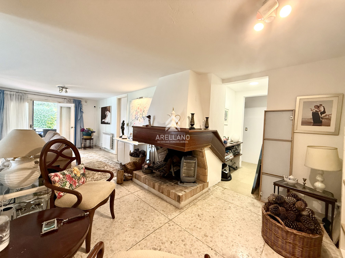 Casa ID.5680 - Alquiler temporal de casa de 3 dormitorios con gran parque en playa mansa, Punta del Este