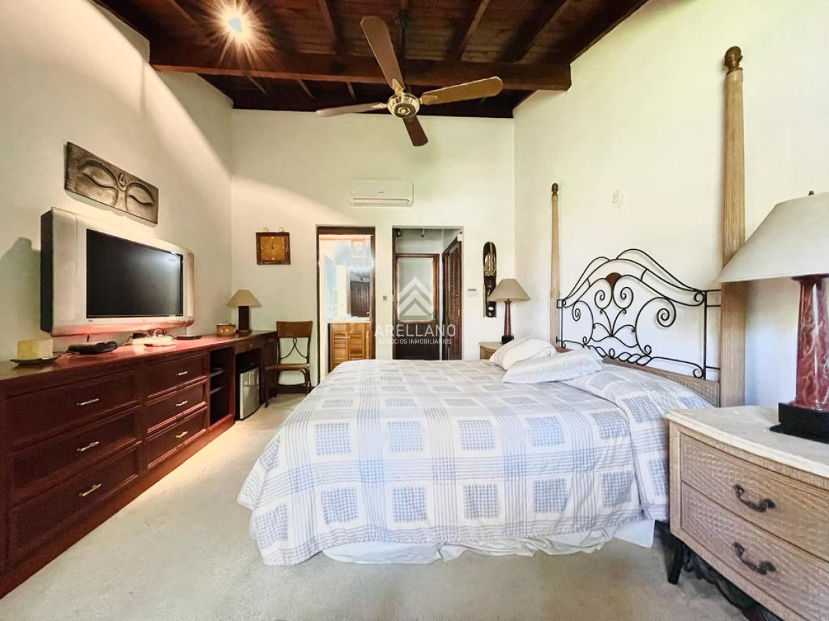 Casa ID.5363 - Excelente Casa de 4 Dormitorios en Playa Mansa - Punta del Este