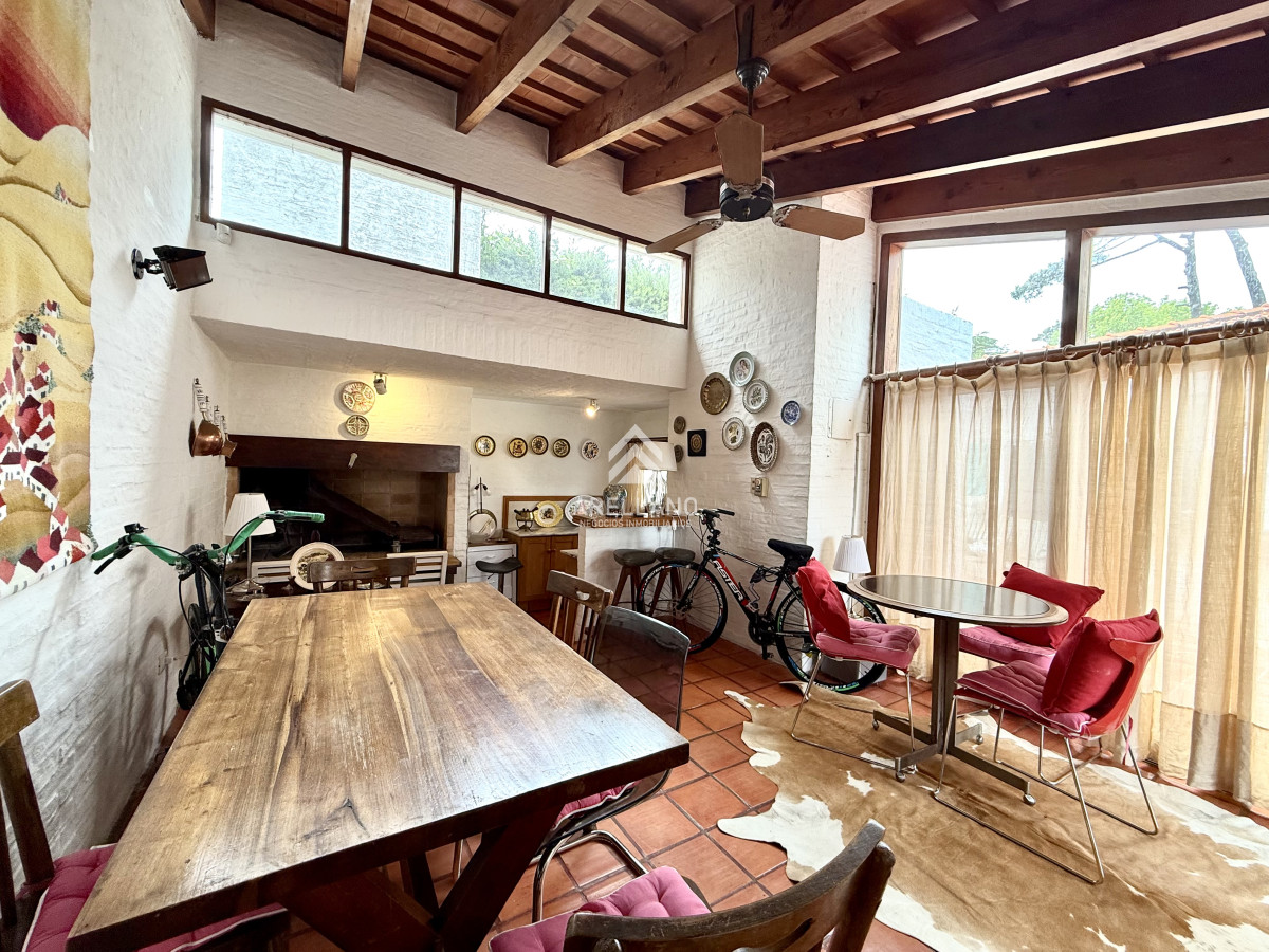 Casa ID.5680 - Alquiler temporal de casa de 3 dormitorios con gran parque en playa mansa, Punta del Este