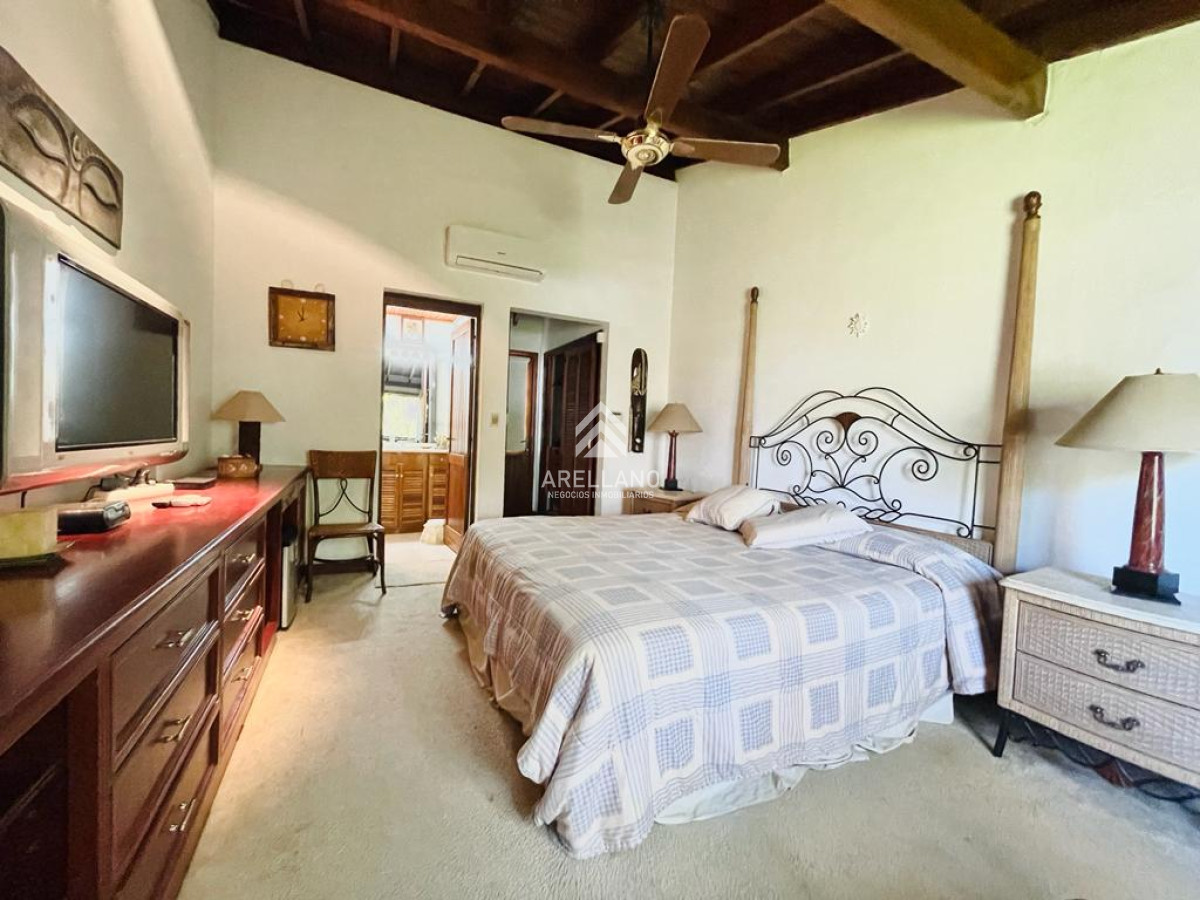 Casa ID.5363 - Excelente Casa de 4 Dormitorios en Playa Mansa - Punta del Este