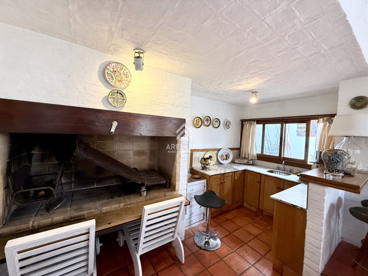 Casa ID.5680 - Alquiler temporal de casa de 3 dormitorios con gran parque en playa mansa, Punta del Este