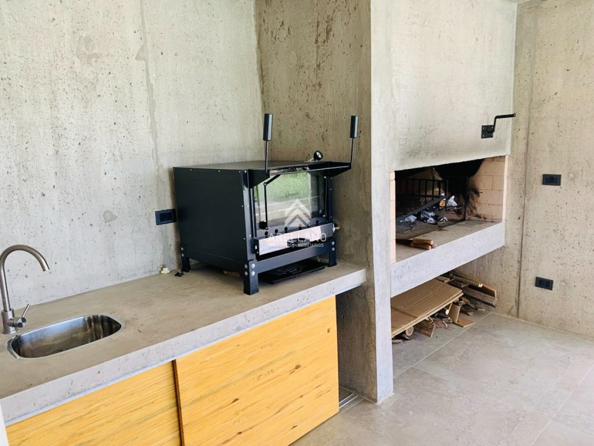 Casa ID.5385 - Alquiler de temporada Casa de 4 Dormitorios y Piscina Climatizada en Barrio Privado, Punta del Este