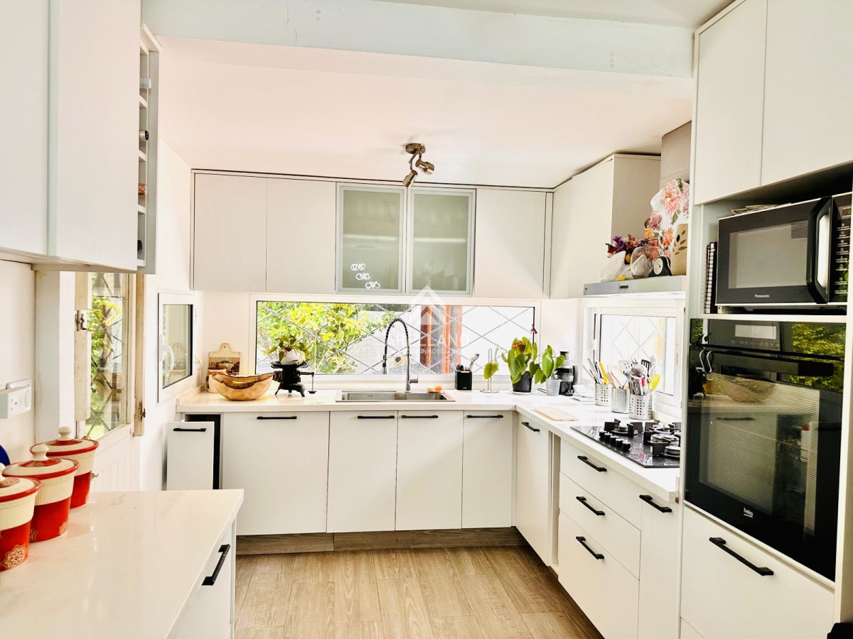 Casa ID.5680 - Alquiler temporal de casa de 3 dormitorios con gran parque en playa mansa, Punta del Este