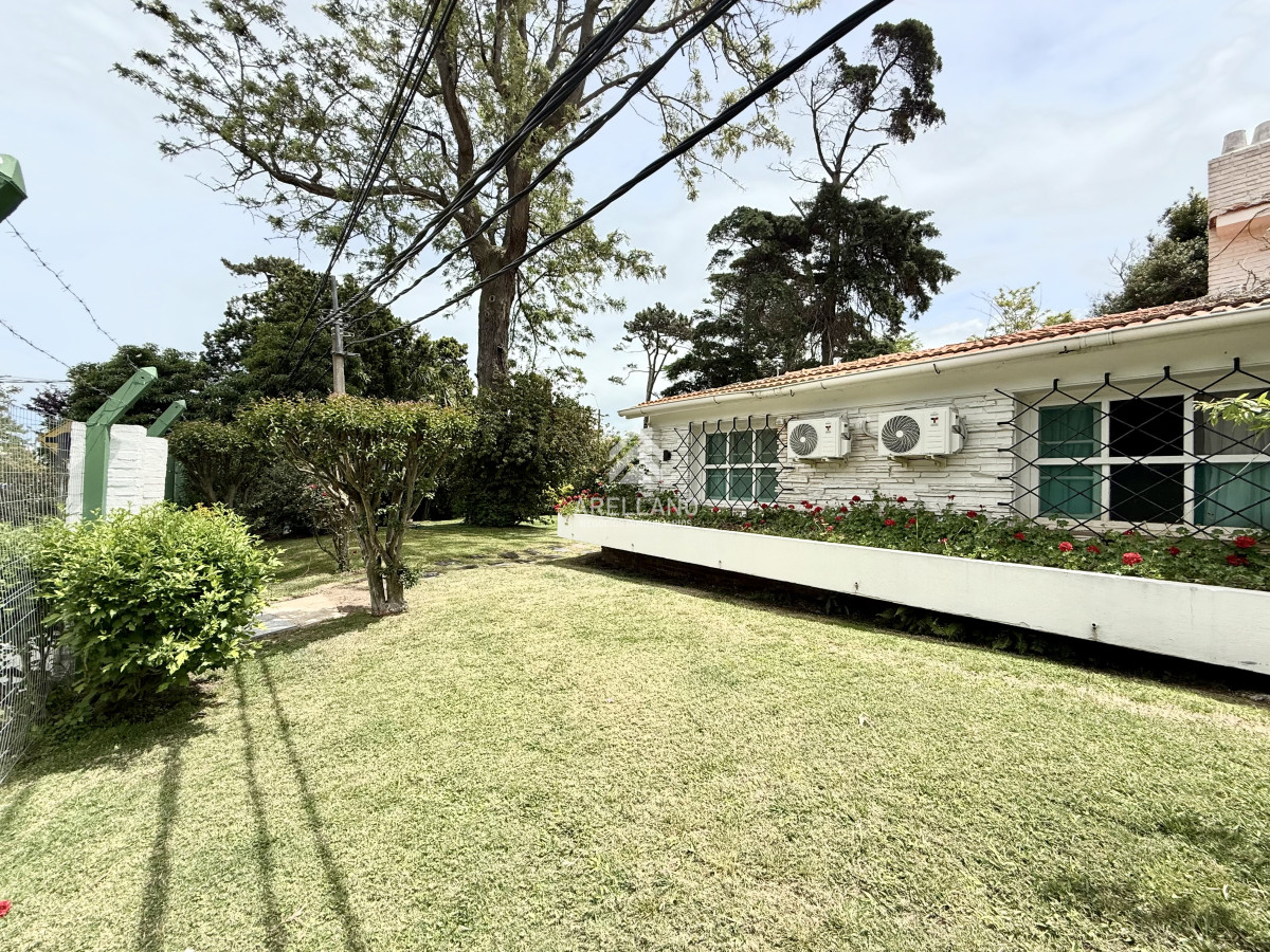 Casa ID.5680 - Alquiler temporal de casa de 3 dormitorios con gran parque en playa mansa, Punta del Este