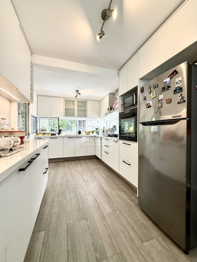 Casa ID.5680 - Alquiler temporal de casa de 3 dormitorios con gran parque en playa mansa, Punta del Este