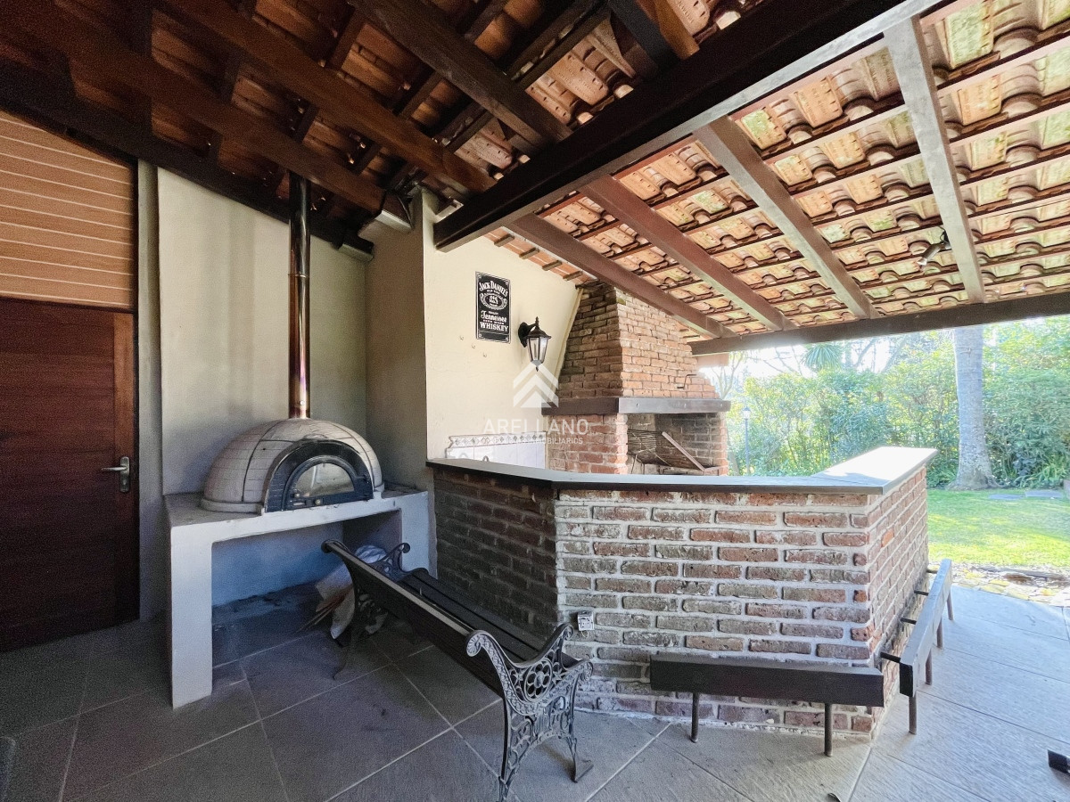 Casa ID.4992 - Casa de 3 Dormitorios, Piscina Climatizada y Parrillero en Playa Mansa, Punta del Este