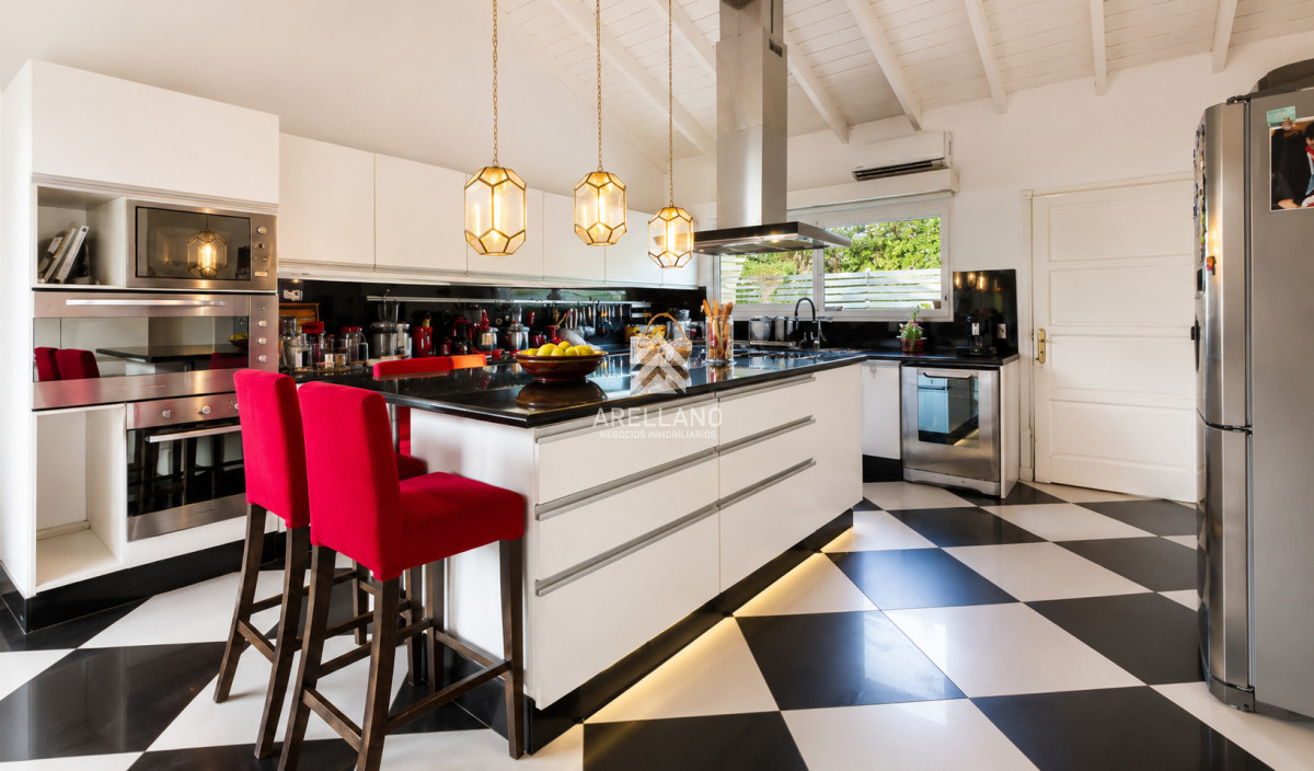 Casa ID.5377 - Venta Excelente Casa de 5 Dormitorios en Barrio Privado La Arbolada, Punta del Este