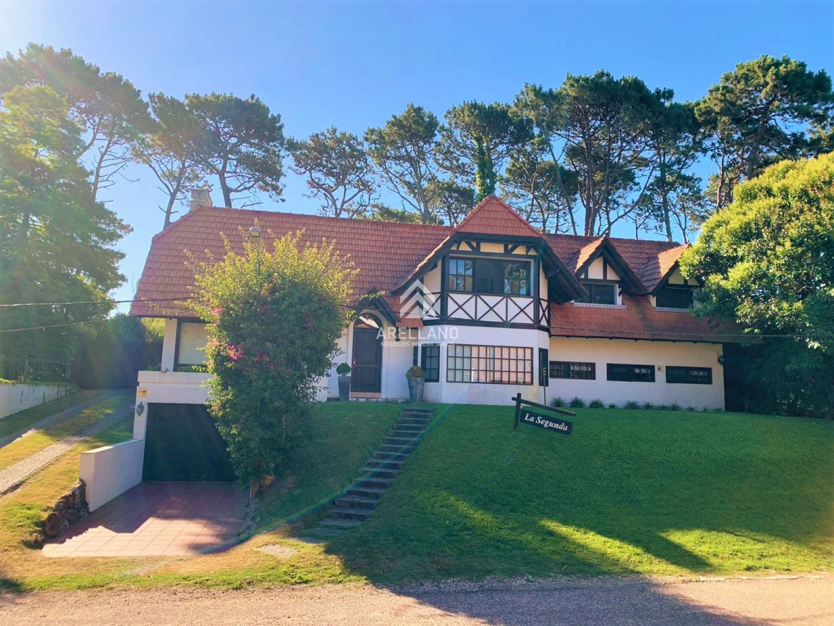 Casa ID.1298 - 5 Dormitorios y Piscina en Punta del Este - Lugano