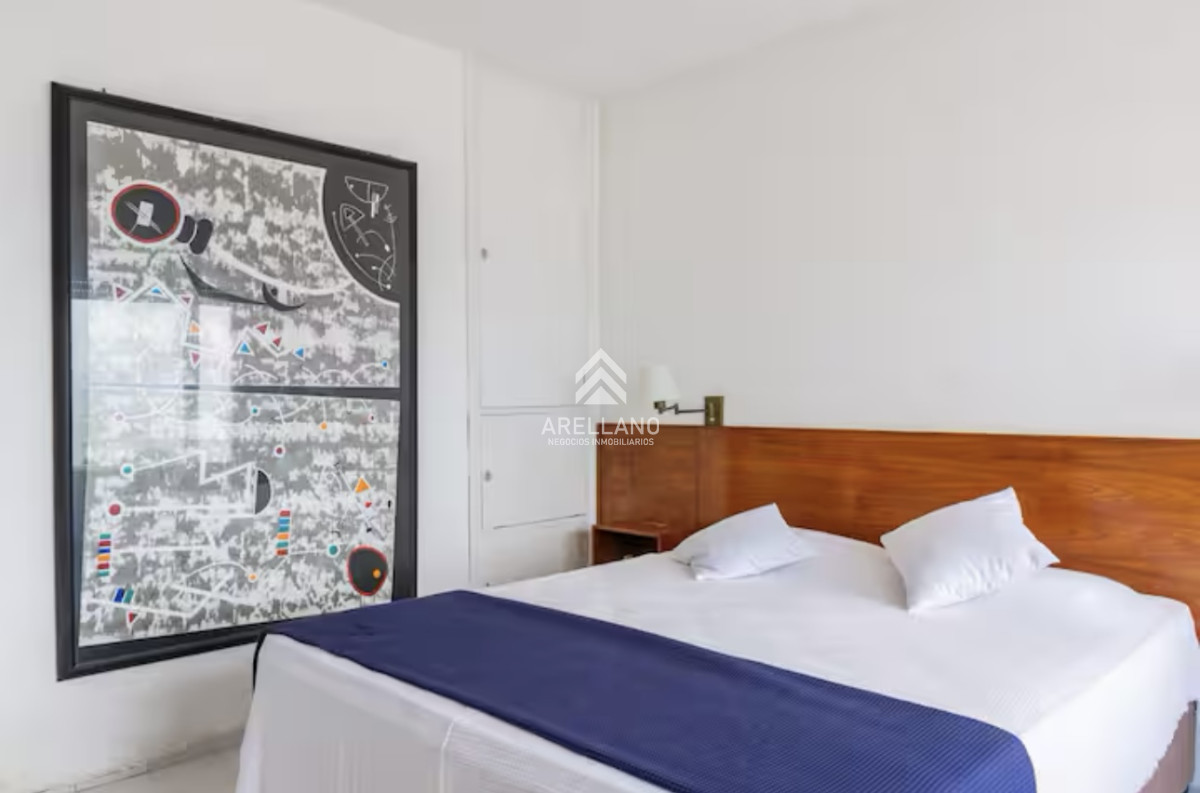 Casa ID.6588 - Gran Casa en Venta sobre el Mar de 5 Dormitorios y Dependencia en Península, Punta del Este