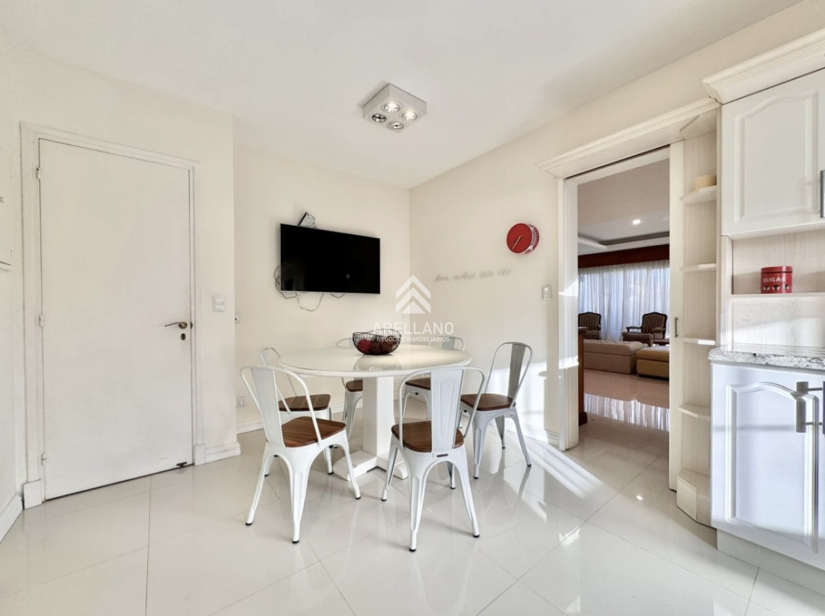 Casa ID.4987 - Moderna Casa de 4 Dormitorios en Playa Mansa a 150 metros del Mar