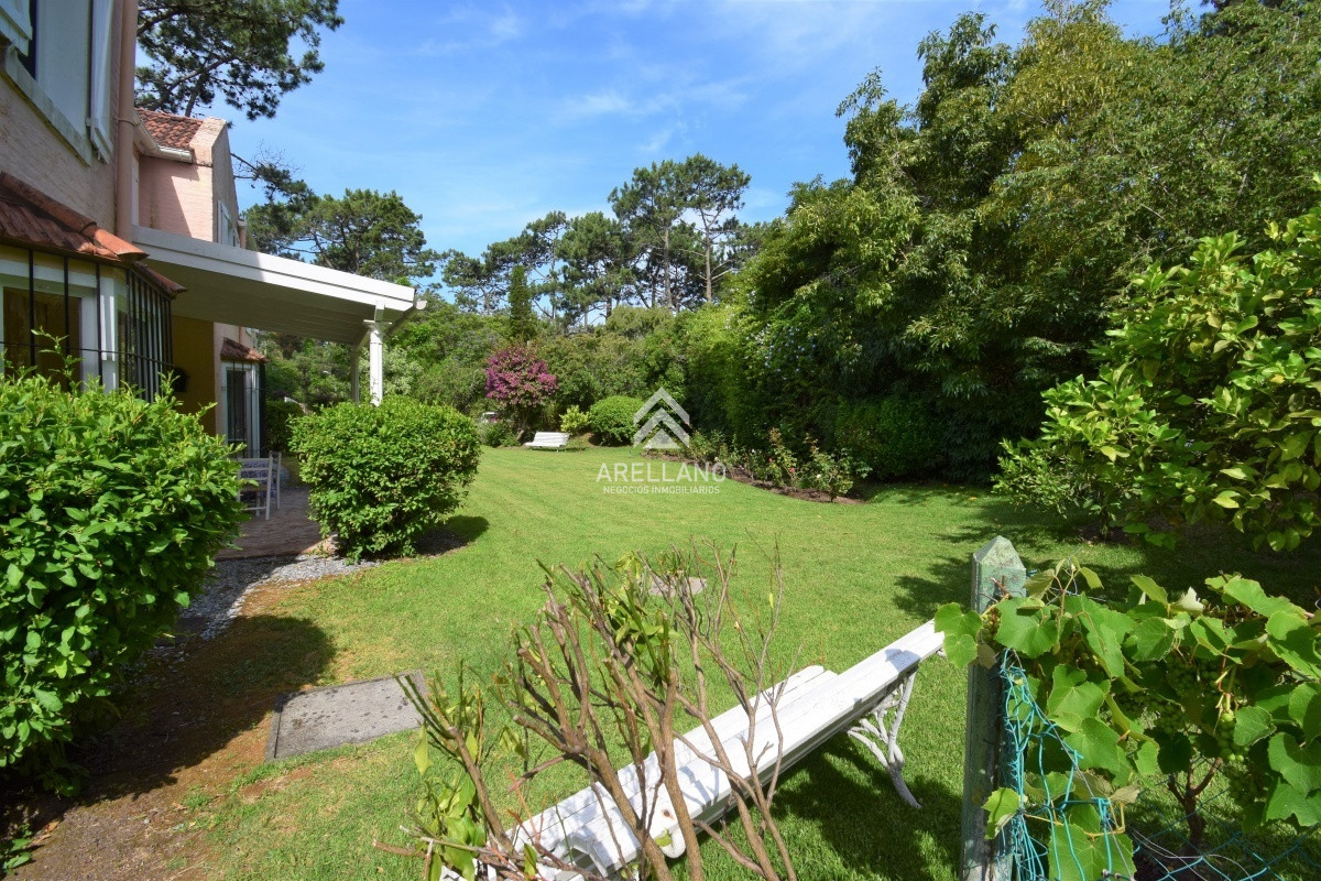 Casa ID.4021 - Alquiler temporada Casa de 4 Dormitorios en Playa Brava, Punta del Este