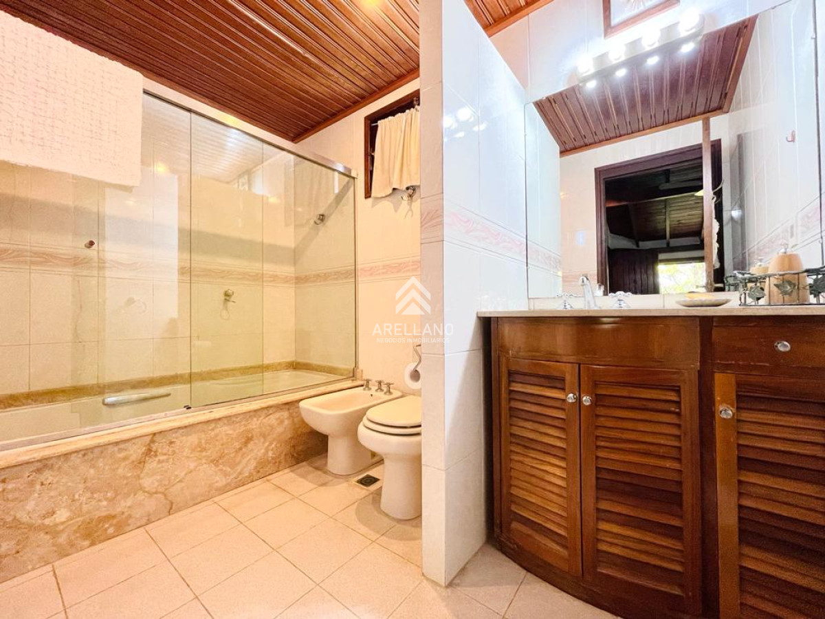 Casa ID.5363 - Excelente Casa de 4 Dormitorios en Playa Mansa - Punta del Este