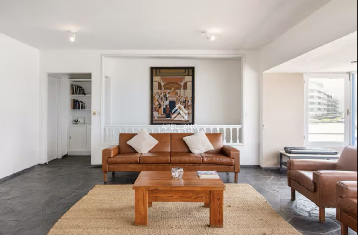 Casa ID.6588 - Gran Casa en Venta sobre el Mar de 5 Dormitorios y Dependencia en Península, Punta del Este
