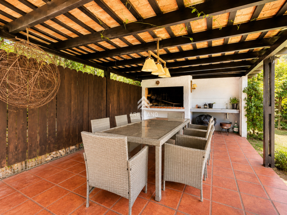 Casa ID.1298 - 5 Dormitorios y Piscina en Punta del Este - Lugano