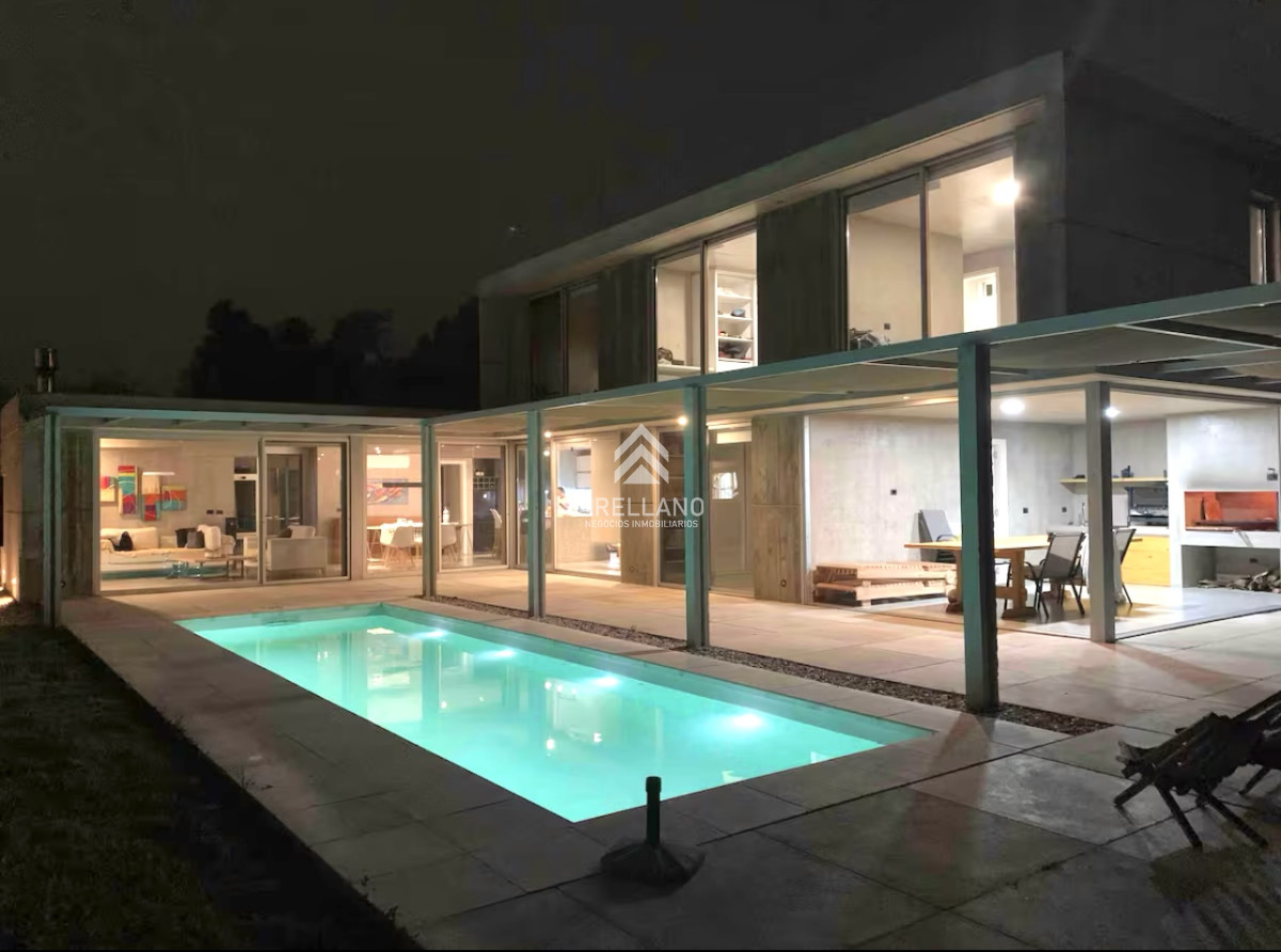 Casa ID.5385 - Alquiler de temporada Casa de 4 Dormitorios y Piscina Climatizada en Barrio Privado, Punta del Este