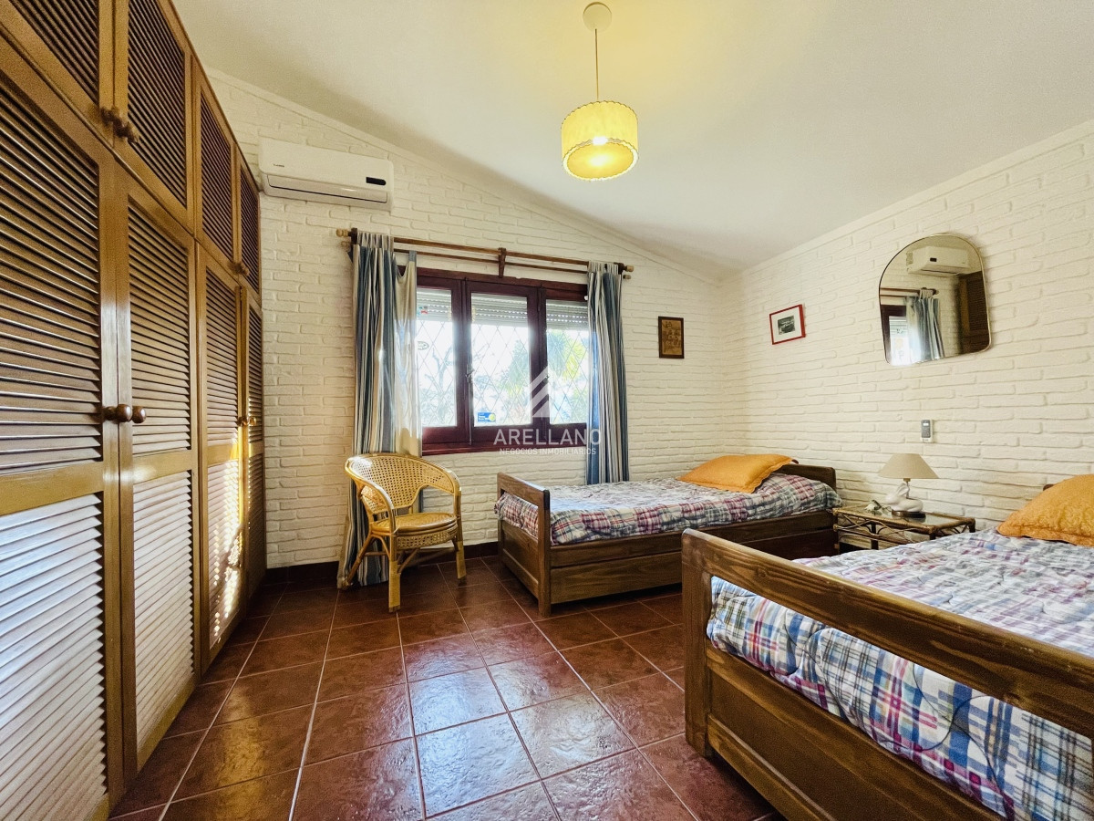 Casa ID.4992 - Casa de 3 Dormitorios, Piscina Climatizada y Parrillero en Playa Mansa, Punta del Este